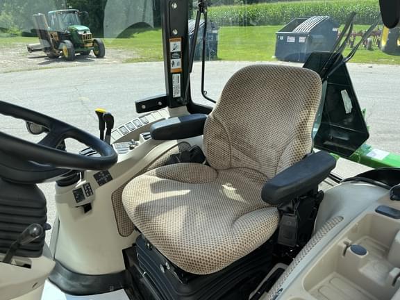 Image of John Deere 3039R equipment image 3