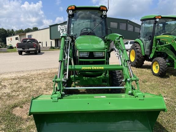 Image of John Deere 3039R equipment image 2