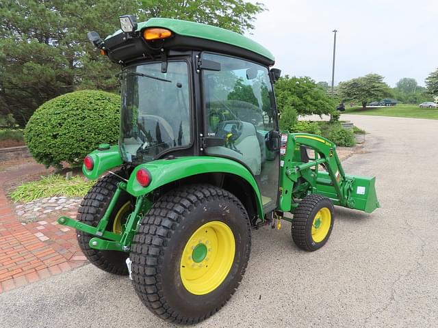 Image of John Deere 3039R equipment image 3
