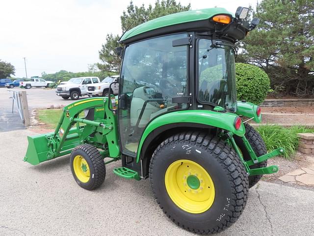 Image of John Deere 3039R equipment image 2