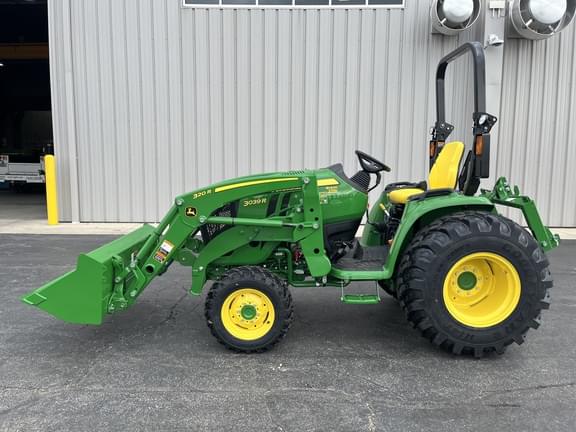Image of John Deere 3039R equipment image 1