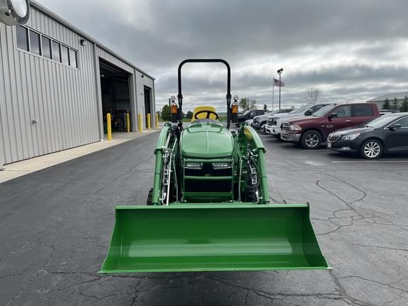 Image of John Deere 3039R equipment image 3