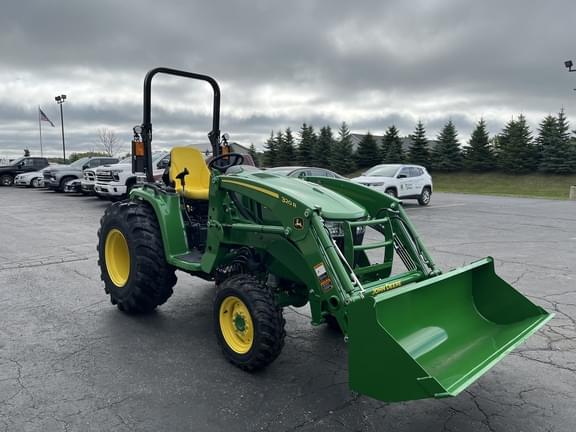Image of John Deere 3039R equipment image 4