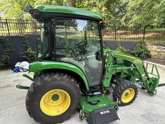 Image of John Deere 3039R equipment image 2