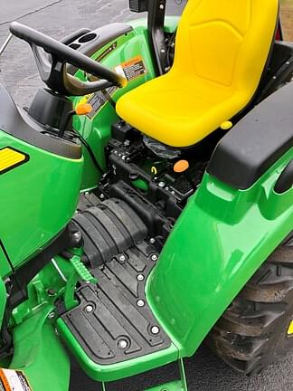 Image of John Deere 3043D equipment image 4