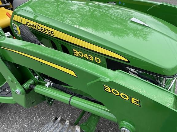 Image of John Deere 3043D equipment image 3