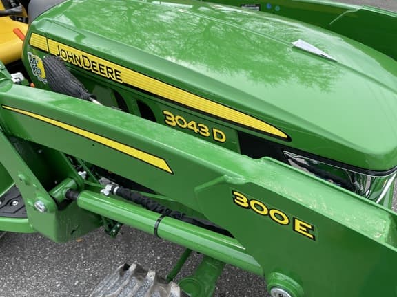 Image of John Deere 3043D equipment image 2