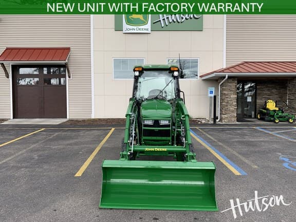 Image of John Deere 3046R equipment image 4
