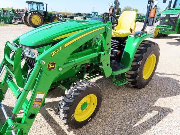 Image of John Deere 3046R equipment image 4
