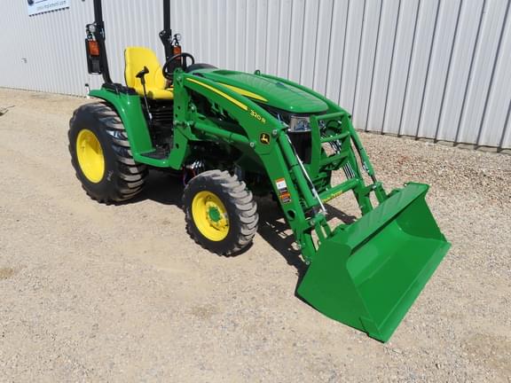 Image of John Deere 3046R equipment image 1