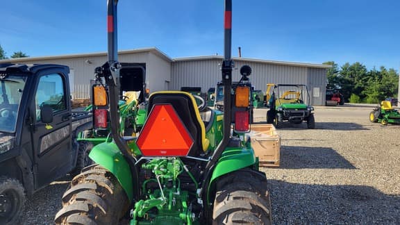 Image of John Deere 3046R equipment image 2