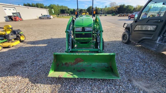 Image of John Deere 3046R equipment image 1