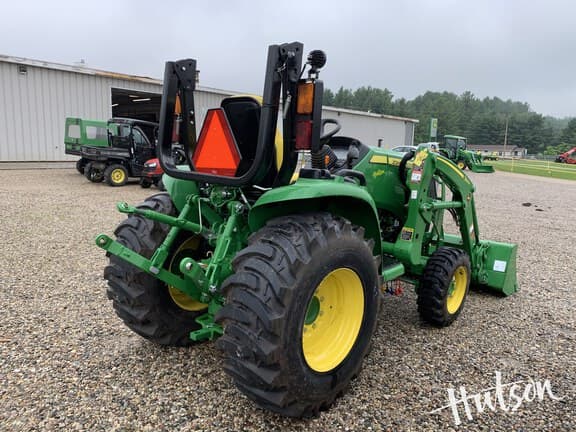 Image of John Deere 3046R equipment image 2