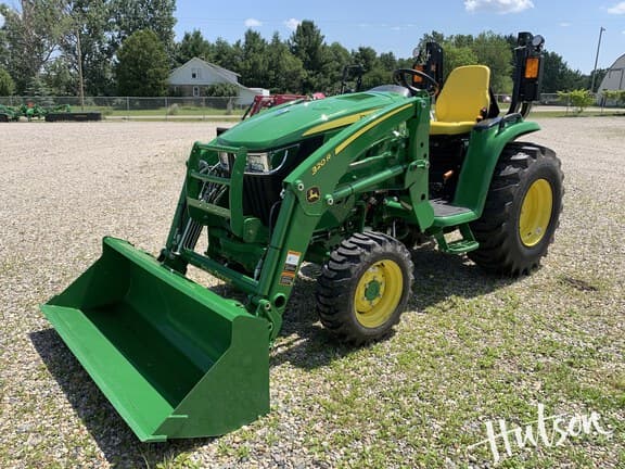 Image of John Deere 3046R equipment image 1