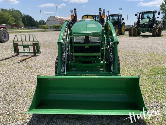 Image of John Deere 3046R equipment image 4