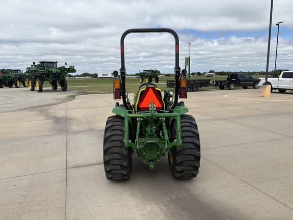Image of John Deere 3046R equipment image 3