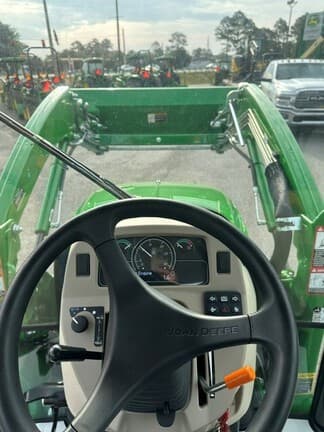 Image of John Deere 3046R equipment image 4