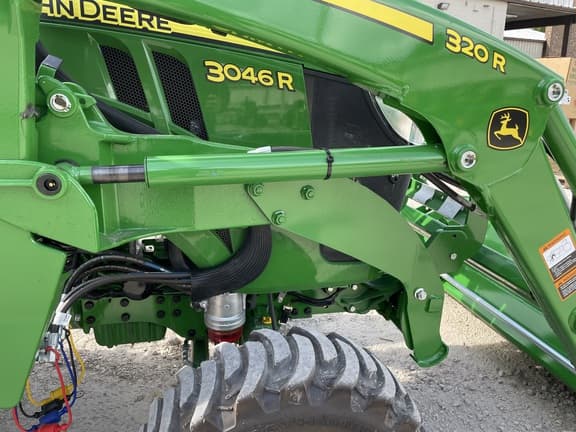 Image of John Deere 3046R equipment image 2