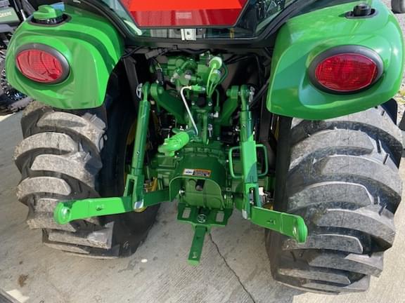 Image of John Deere 3046R equipment image 4