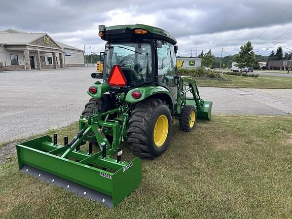 Image of John Deere 3046R equipment image 3