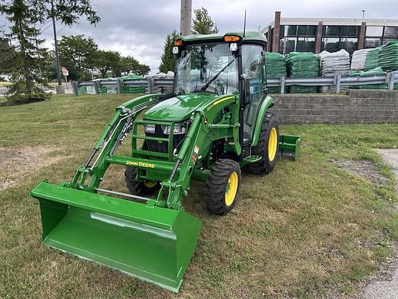 Image of John Deere 3046R equipment image 2
