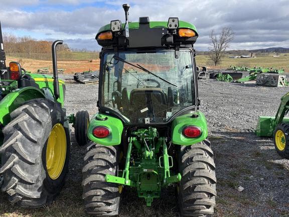 Image of John Deere 3046R equipment image 2