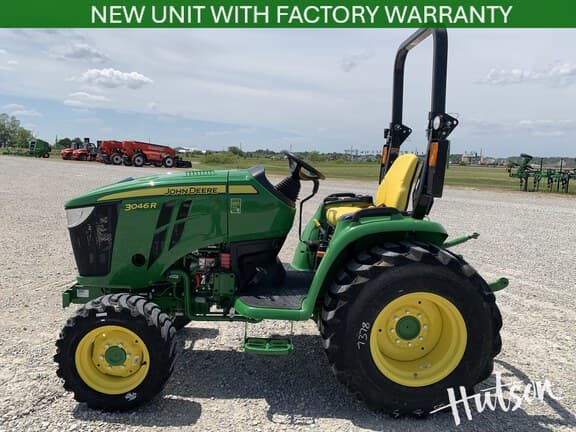Image of John Deere 3046R equipment image 2