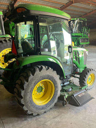 Image of John Deere 3046R equipment image 2