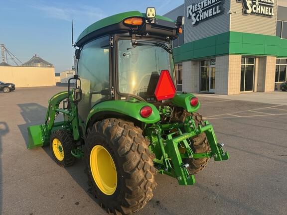 Image of John Deere 3046R equipment image 3