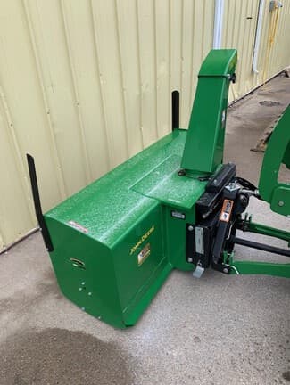 Image of John Deere 3046R equipment image 4