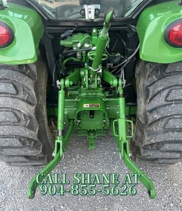 Image of John Deere 3046R equipment image 4