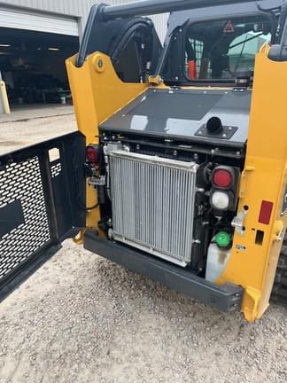 Image of John Deere 317P equipment image 4