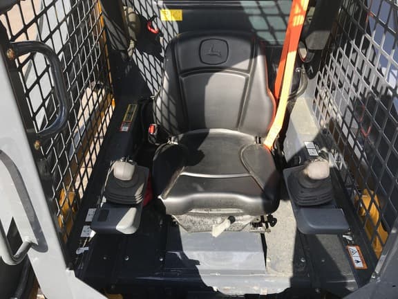 Image of John Deere 317G equipment image 4