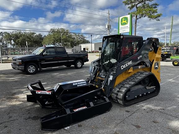 Image of John Deere 317G equipment image 4