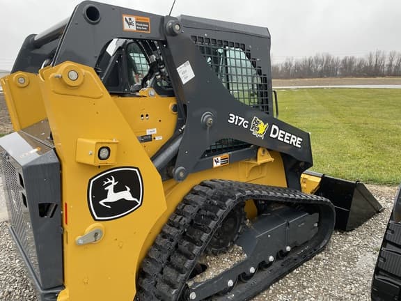 Image of John Deere 317G equipment image 4