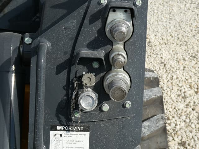 Image of John Deere 318P equipment image 4