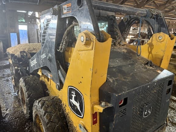 Image of John Deere 318G equipment image 4