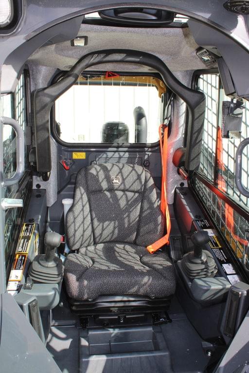 Image of John Deere 320G equipment image 4