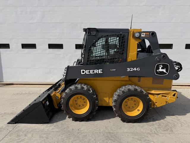 Image of John Deere 324G equipment image 4