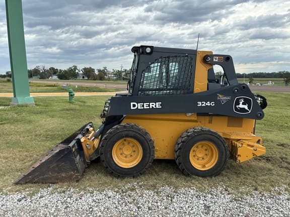 Image of John Deere 324G equipment image 2