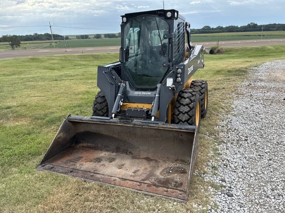 Image of John Deere 324G equipment image 1