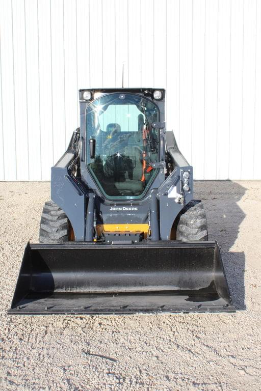 Image of John Deere 324G equipment image 2