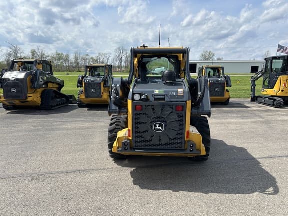 Image of John Deere 324G equipment image 4