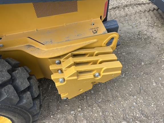 Image of John Deere 324G equipment image 3