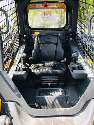 Image of John Deere 325G equipment image 4