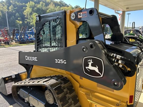 Image of John Deere 325G equipment image 1