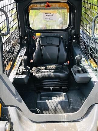 Image of John Deere 325G equipment image 4