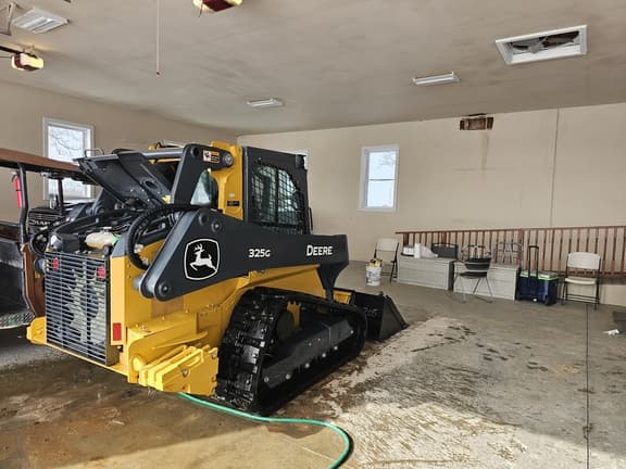 Image of John Deere 325G equipment image 4