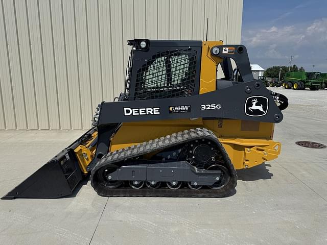Image of John Deere 325G equipment image 1