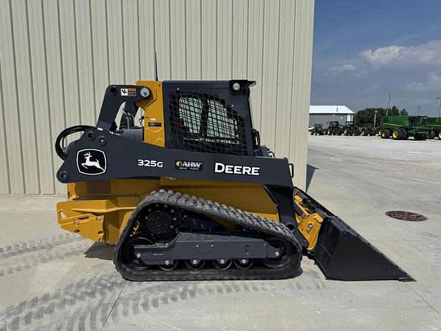 Image of John Deere 325G equipment image 3